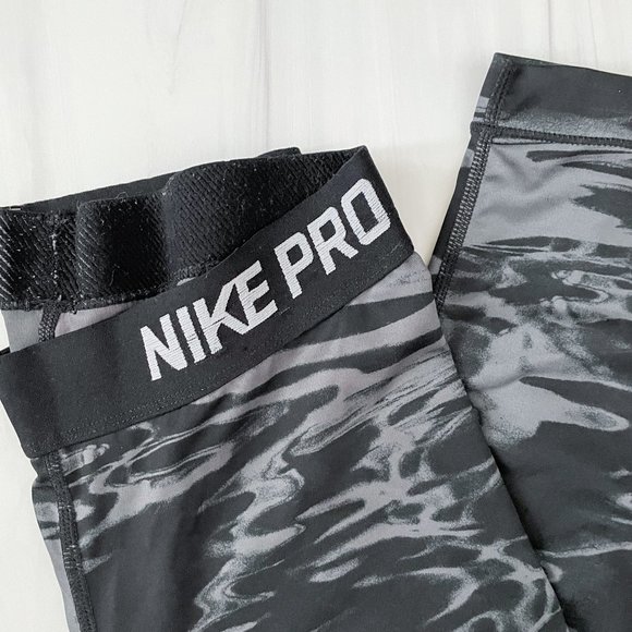 Nike Pro Water Patterned Cropped Tight Legging - Picture 3 of 4